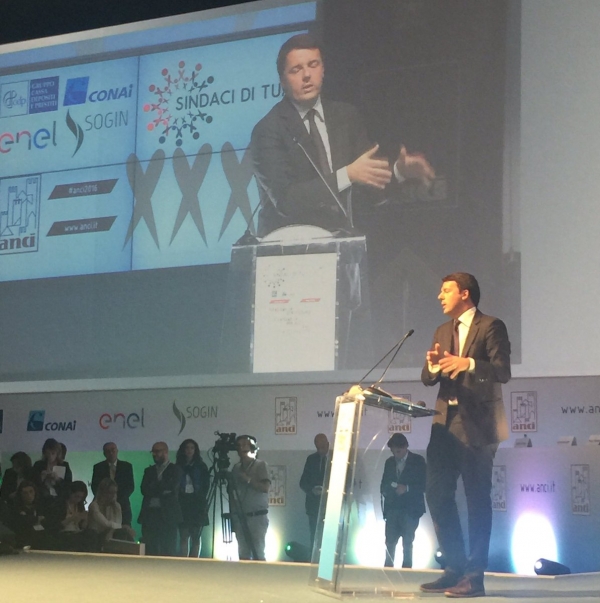 Renzi all'Anci: i sindaci rappresentano il Paese