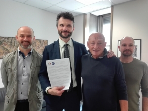 da sinistra: il vicepresidente del Gus (Gruppo uffici stampa) Filippo Belli, Matteo Biffoni, il presidente Ast Sandro Bennucci e l'altro vicepresidente Gus Francesco Ceccarelli