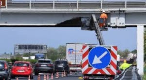 Anci Toscana ad Autostrade: "Tocca a voi la manutenzione degli scavalchi"