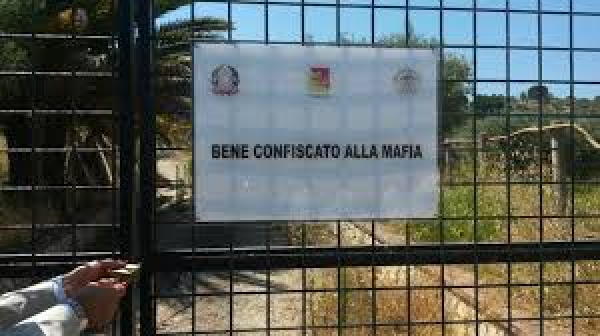 Beni confiscati alla mafia, avviso della Regione Toscana per i Comuni