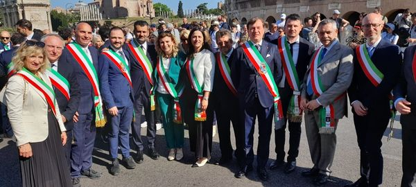 Festa della Repubblica, 300 sindaci aprono la cerimonia a Roma