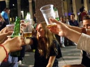 Nuovi poteri ai sindaci anche per gli orari di bar e negozi