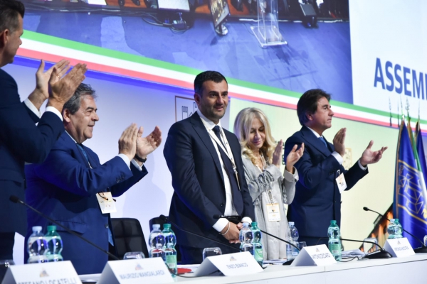 Assemblea Anci, Antonio Decaro rieletto presidente per acclamazione