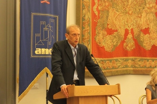 Fassino rester&agrave; alla guida di Anci fino all'assemblea di ottobre