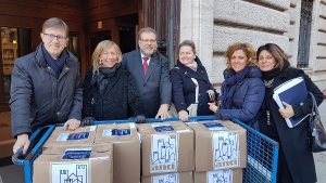 Educazione civica a scuola, raccolte 78mila firme: la proposta alla Camera