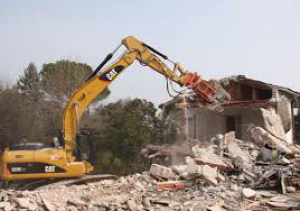 Demolizioni e infrastrutture, arrivano nuove risorse per i Comuni